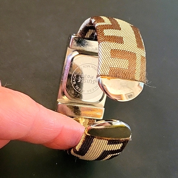 Fabric Bangle Watch + Matching Small Carry Case! - Picture 12 of 13